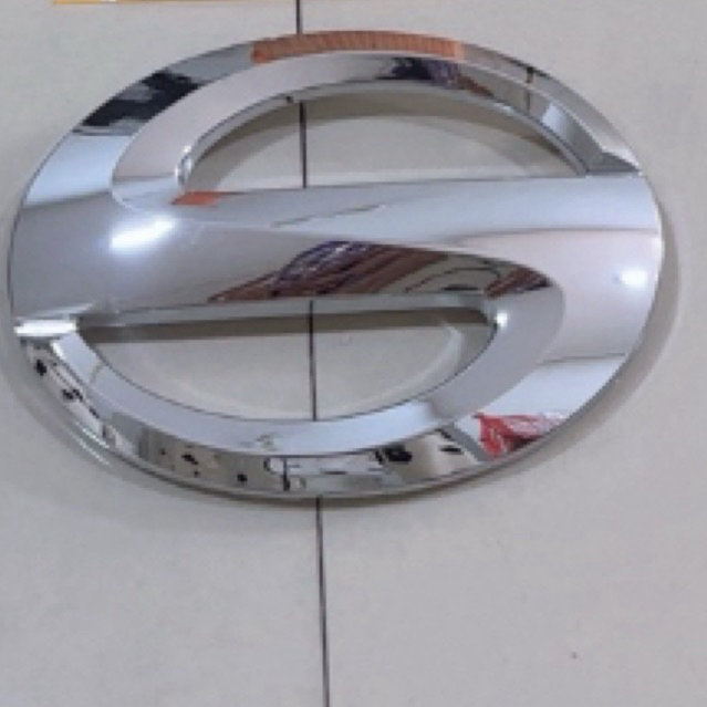 emblem logo grill mobil sigra