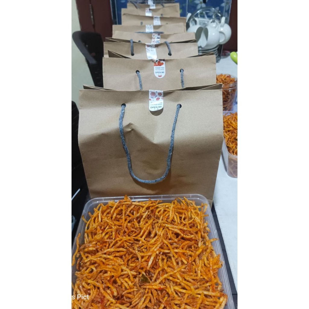 

Kentang Mustofa Daun Jeruk Pedas Manis Kemasan Thinwall 2000ml isi +/- 400gram