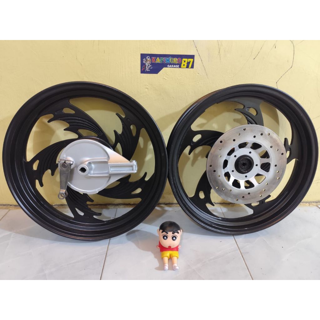 velg palang tidak ada merek PNP GL ukuran 17/215-17/250 bekas repaint hitam