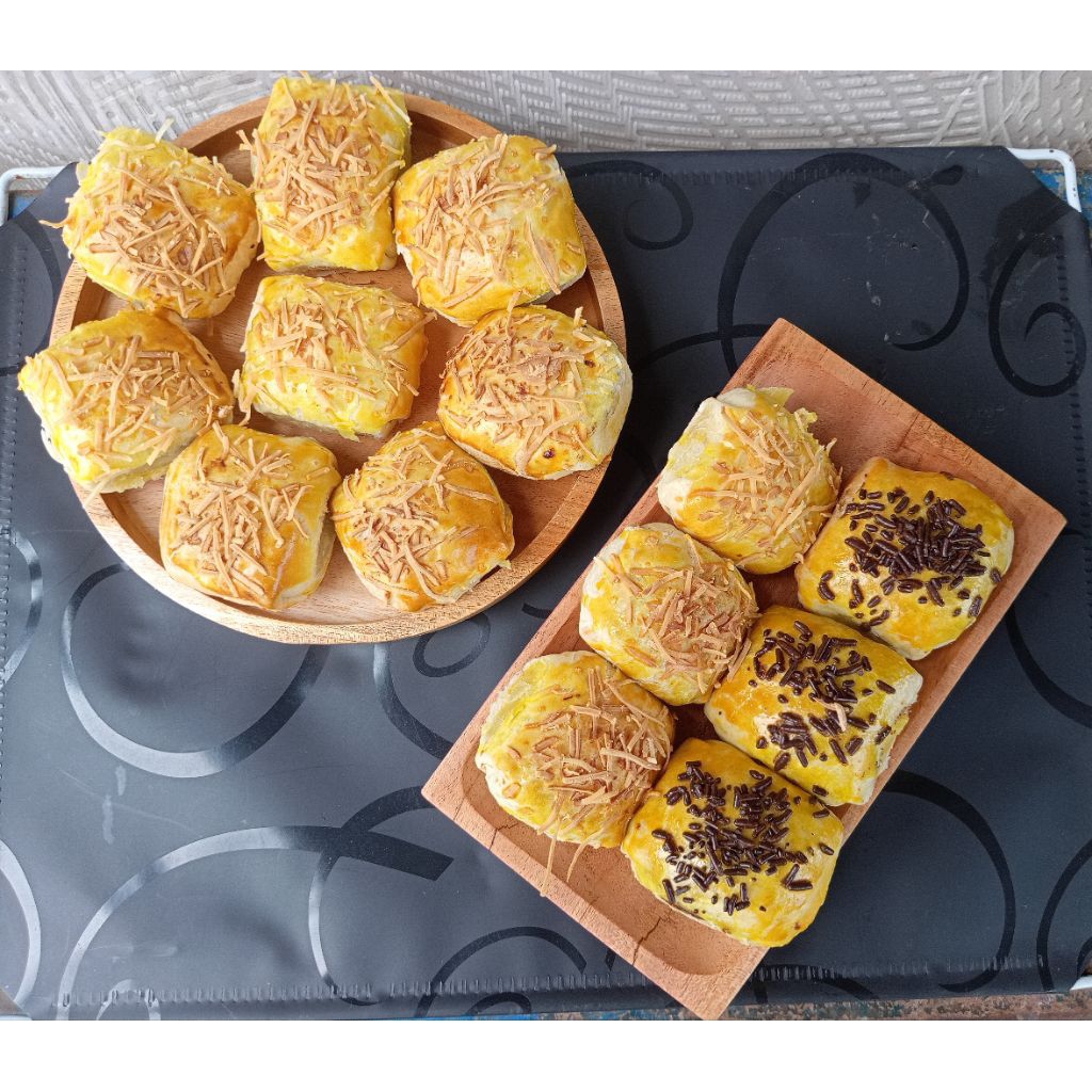 

Bolen Pisang Coklat keju Bandung Home Made Isi 12