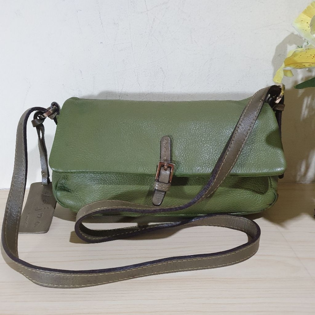 Tas Sling bag kulit asli Yajna Preloved