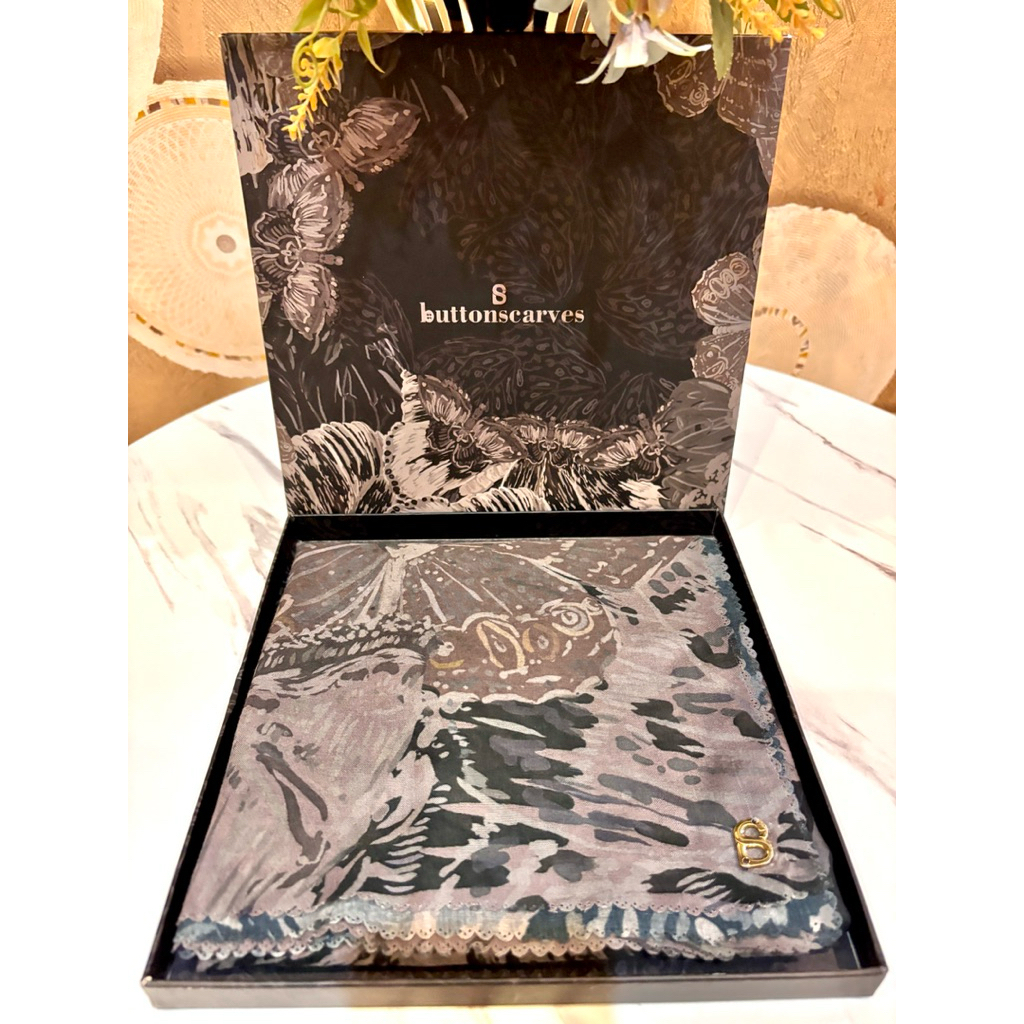 BUTTONSCARVES FARSHA BLACK VOAL