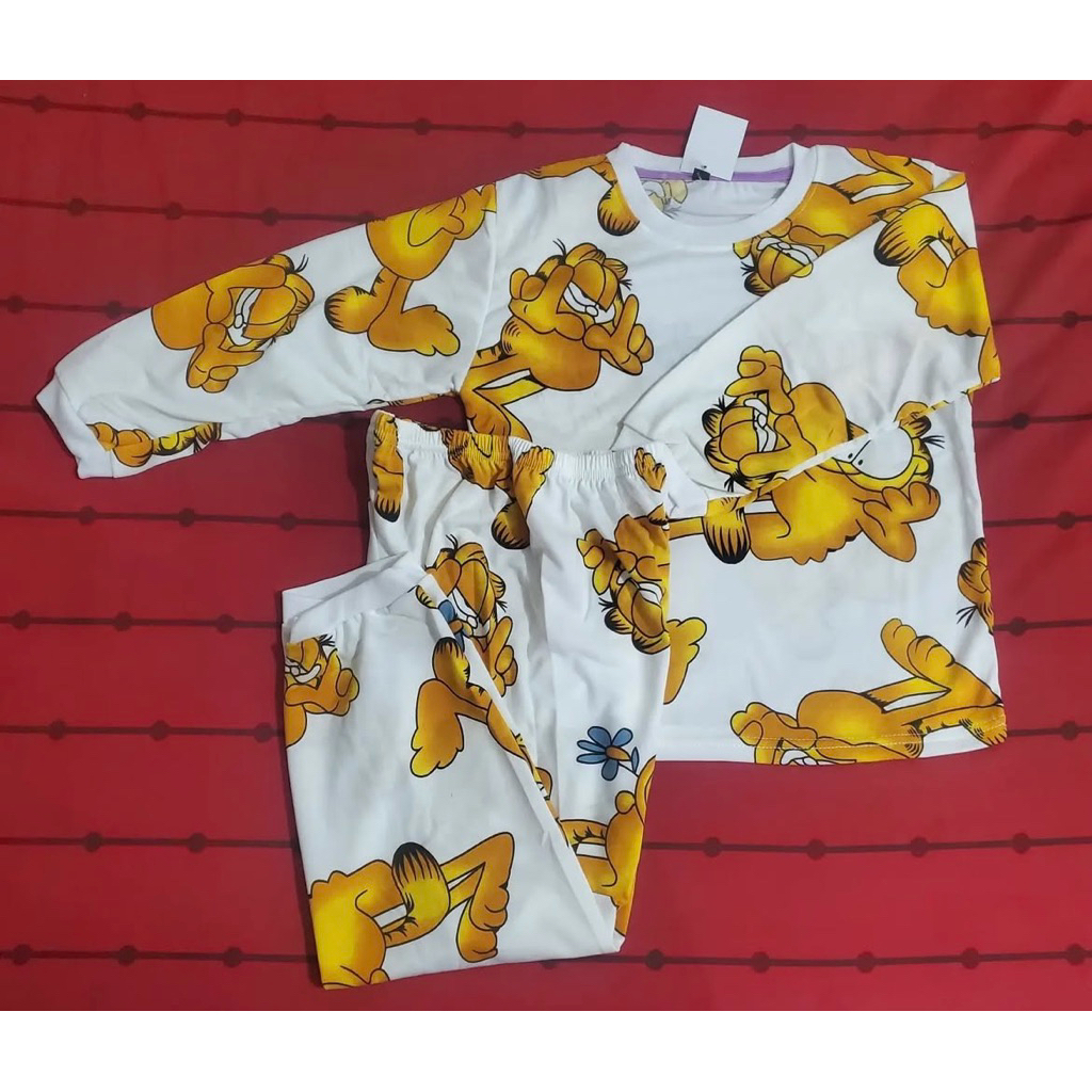 Setelan panjang Garfield size xxl ( 6-7 tahun )