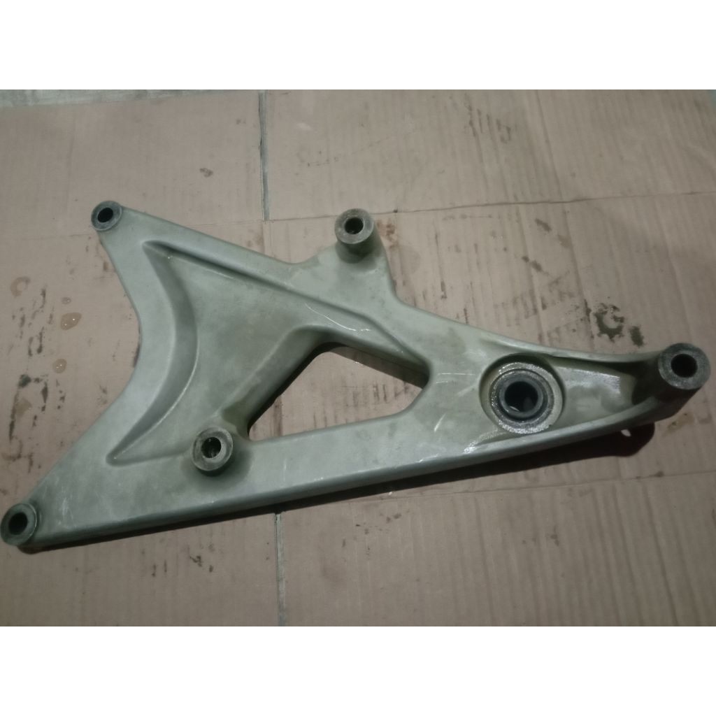 SWING AREM ,DUDUKAN KENALPOT AREM VARIO 125 OLD KZR ORIGINAL COPOTAN MOTOR