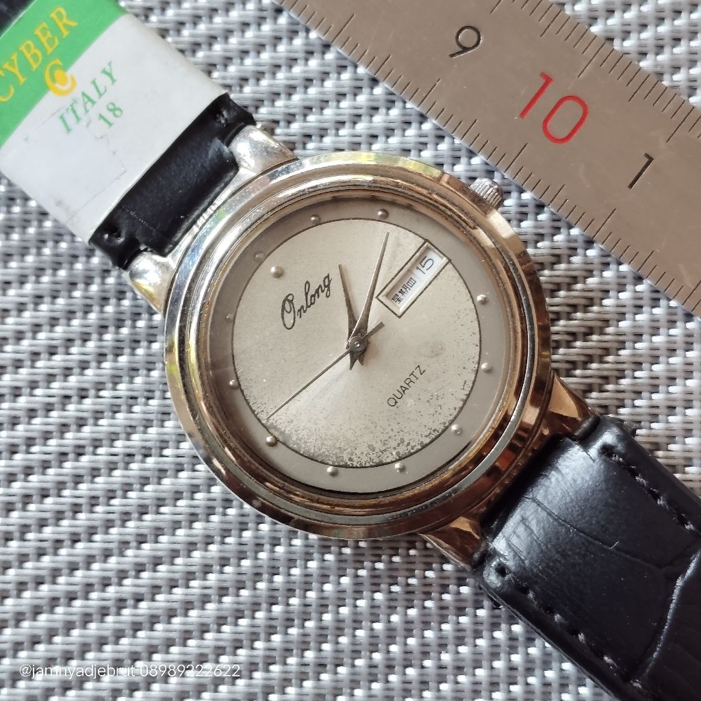 Jam Onlong Quartz Vintage Bekas
