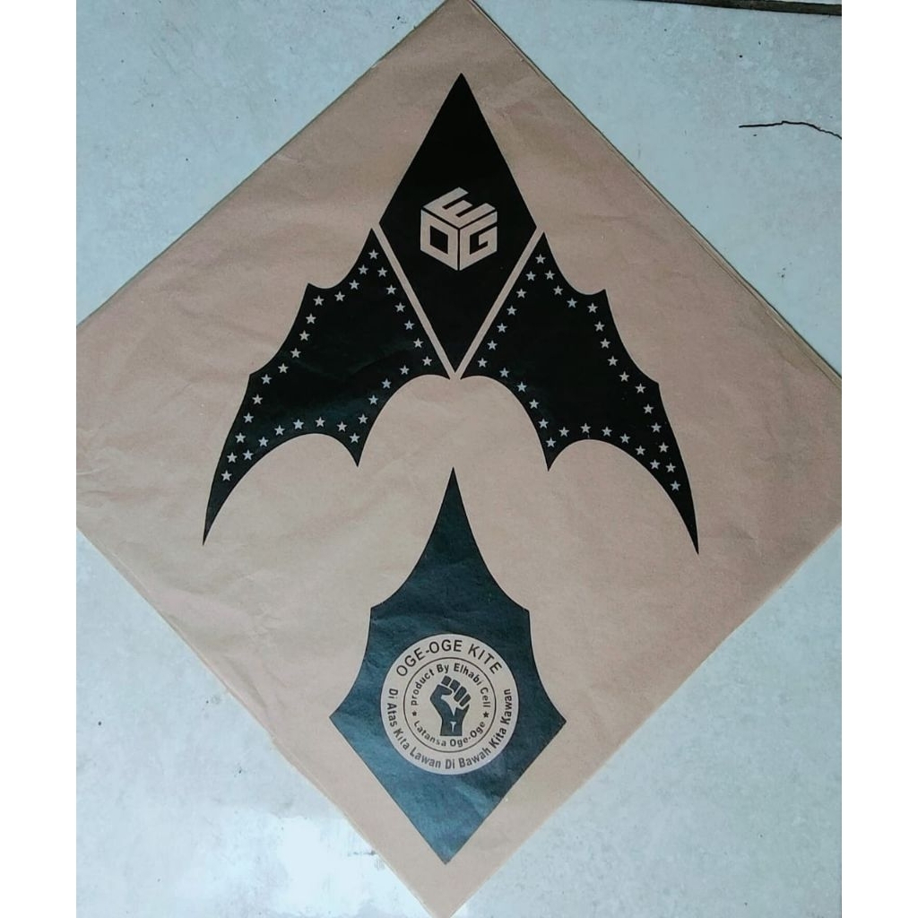 kertas layangan tisu warna coklat