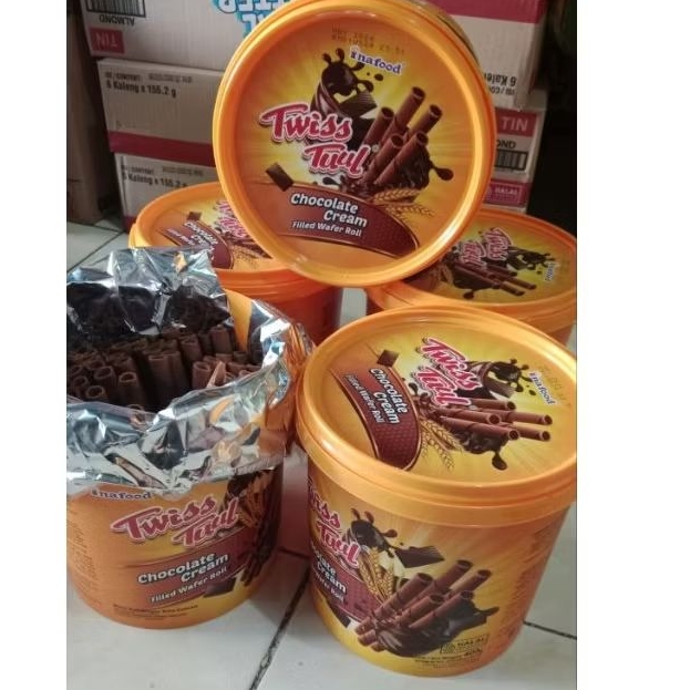 

Twiss tull chocolate cream wafer roll
