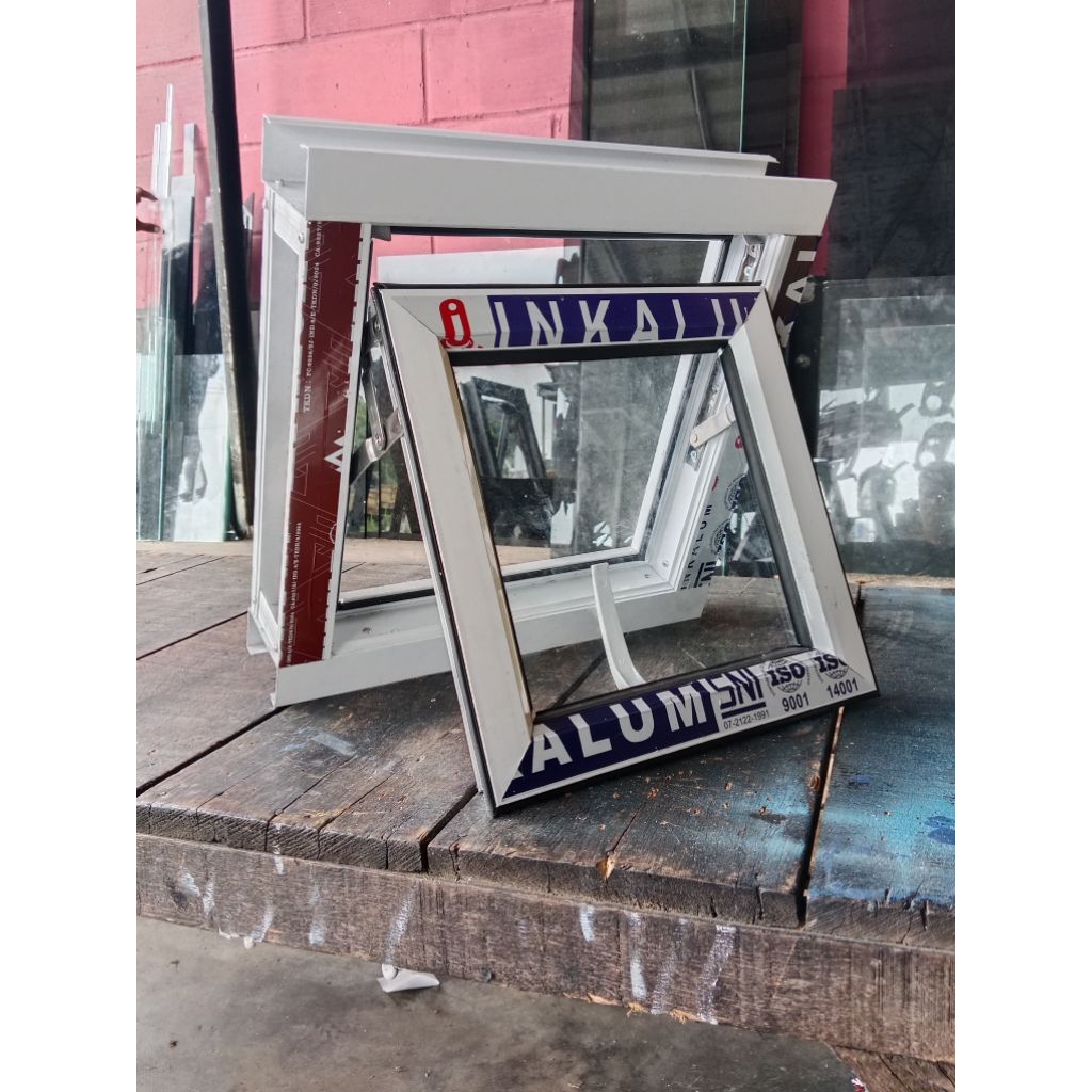 jendela bovenly alumunium ukuran 60x40