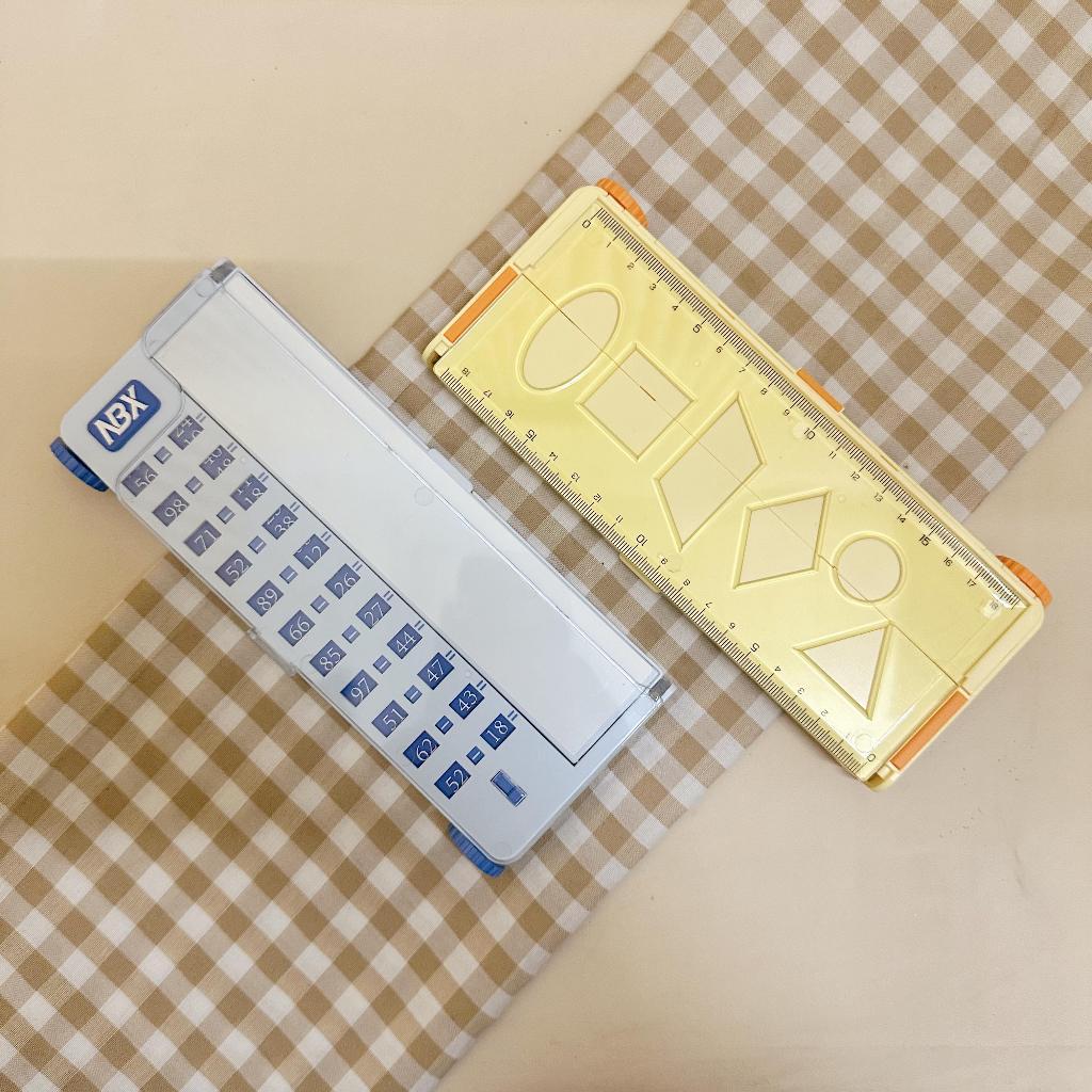 

(Xiaolingjing /Math) Kotak Tempat Tepak Pensil Pencil Case Math Magnet 2 dua sisi serbaguna terdapat Mathematic papan tulis white board book holder tempat buku serbaguna