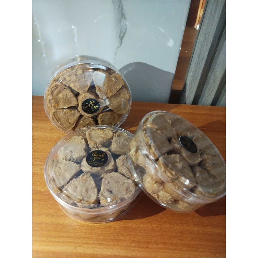 

kue kacang manis gurih