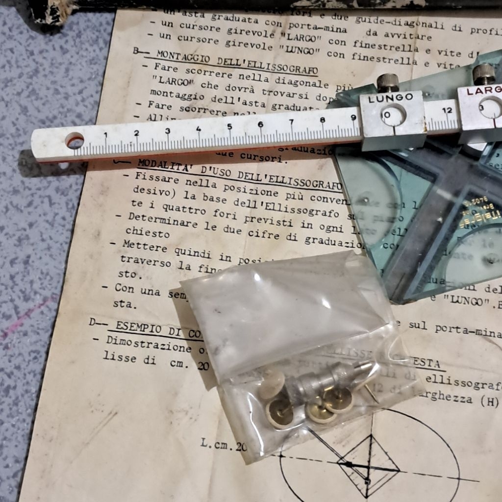 

Alat gambar Elips elip oval asli vintage elipsograf buatan Italy Jarang Didapat item no 2