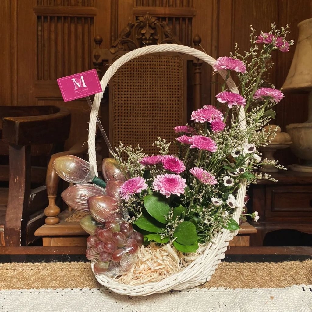 

Buket Bunga dan Buah Keranjang Rotan / Buket Bunga Segar / Buket Buah Segar untuk Ulang Tahun / Anniversary / Hadiah