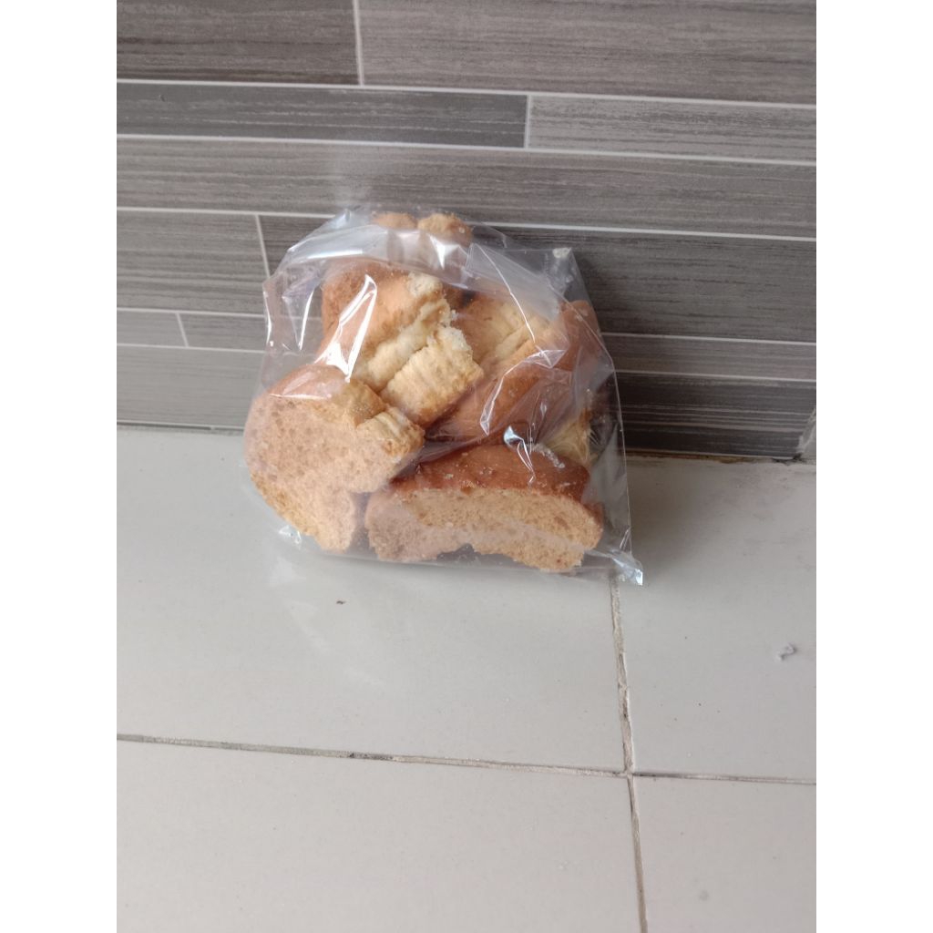

ROTI KERING/KUE KERING RENYAH GURIH MANIS