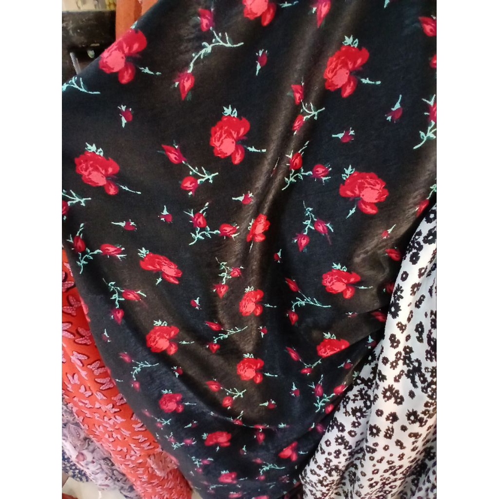 Kain/Bahan satin silk motif kembang//Bahan maxmara silk motif bunga//kain satin silk meteran(silk21)