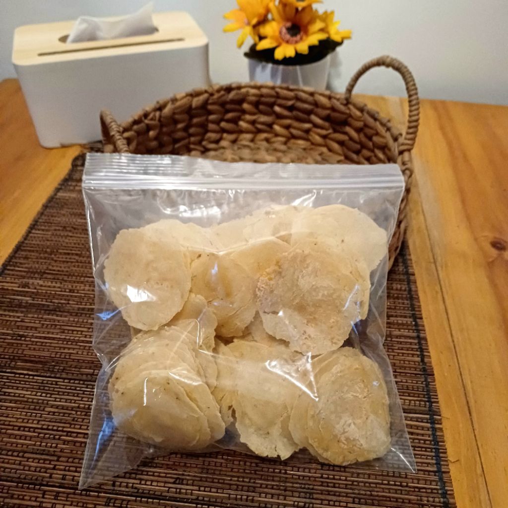 

Emping Mlinjo Mentah Rasa Khas Original, Tipis, Kering 200 gram..