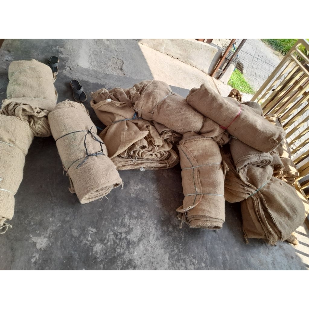 karung goni bekas