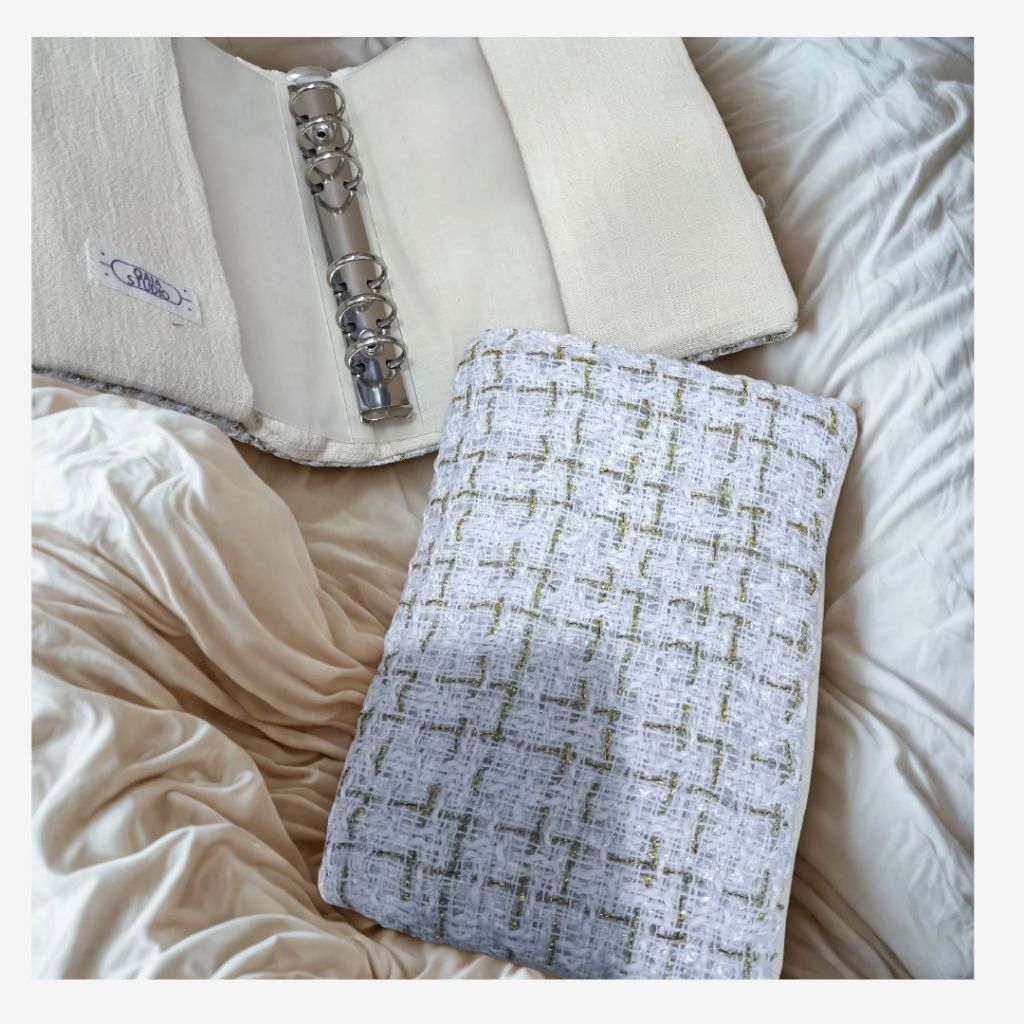 

Coverbook Tweed Import Korean Style - Luxury Binder A6 A7 dengan Ziplock Gratis Cocok untuk Budgeting dan Notebook Journal