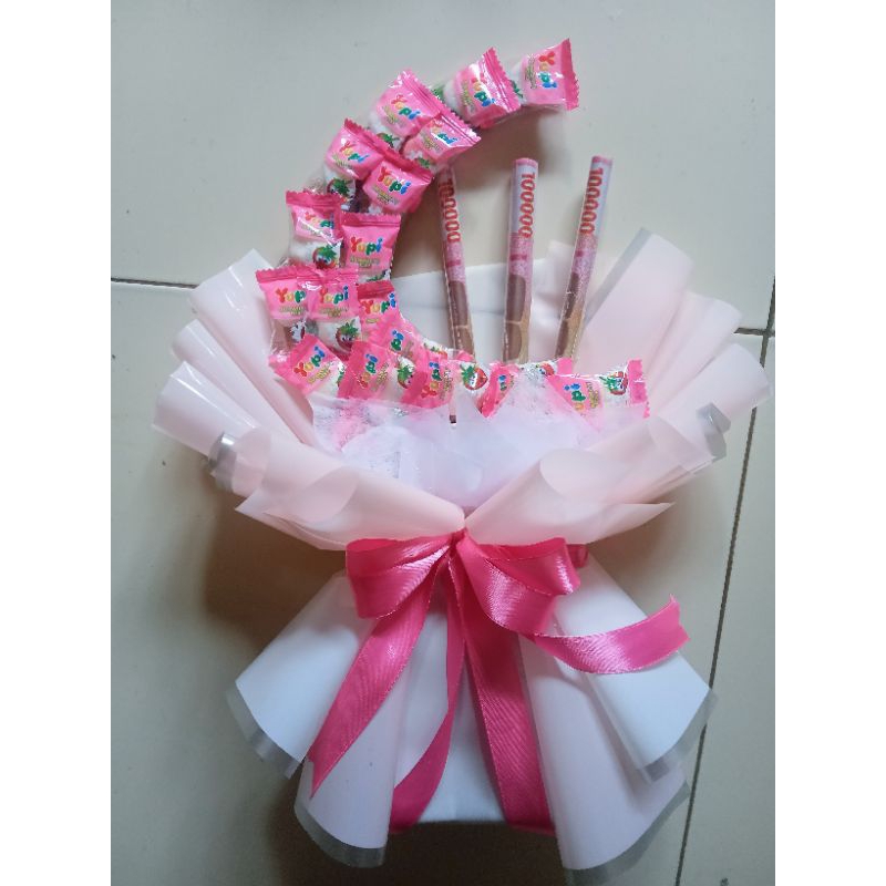 

buket bulan,buket permen yupi,buket murah