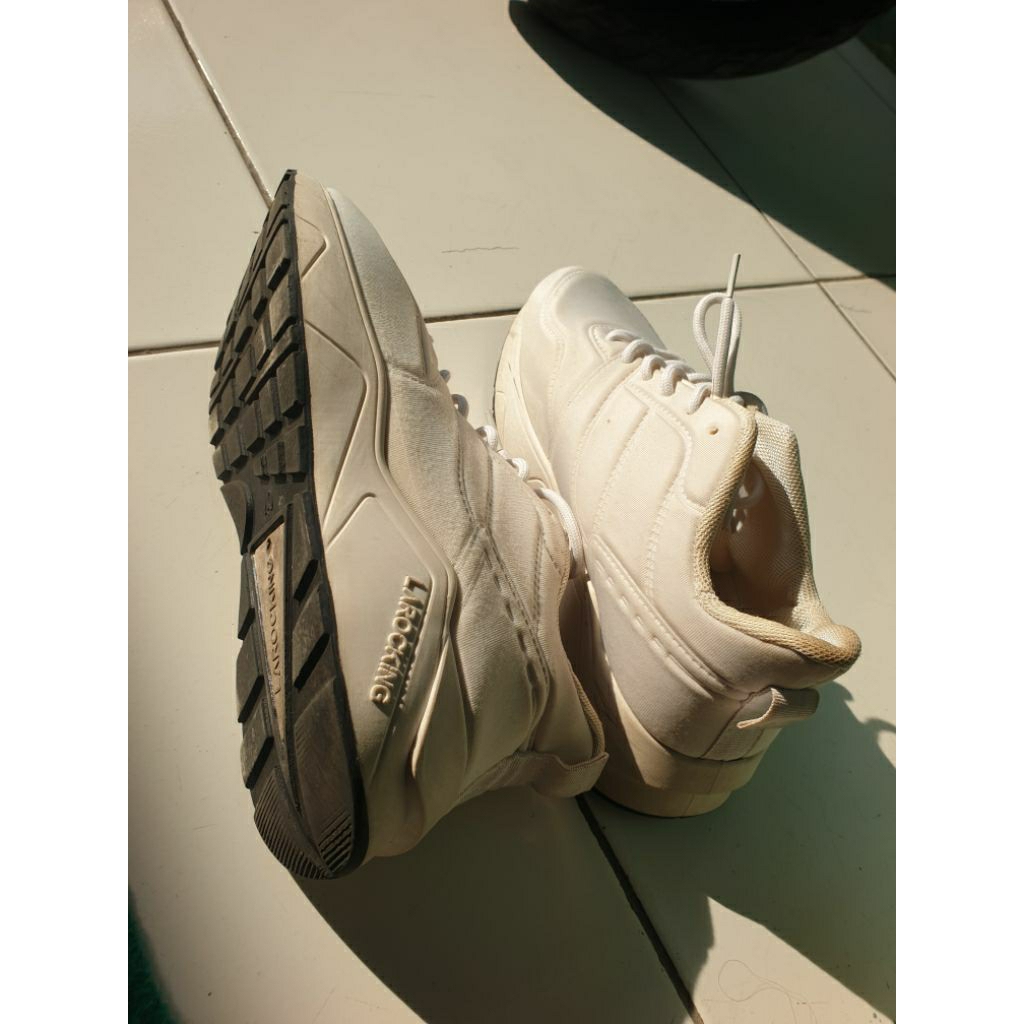 sepatu larocking second