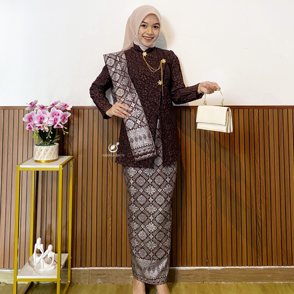 (FREE BROSS) NAYAKA BATIK - Setelan Kebaya Janggan Modern FAHIRA Ayu Fukuro Embos Kombinasi Katun Ba