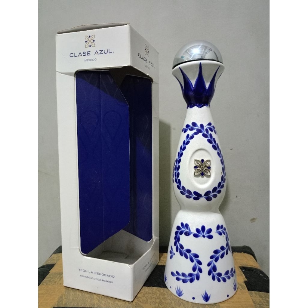 botol bekas azul