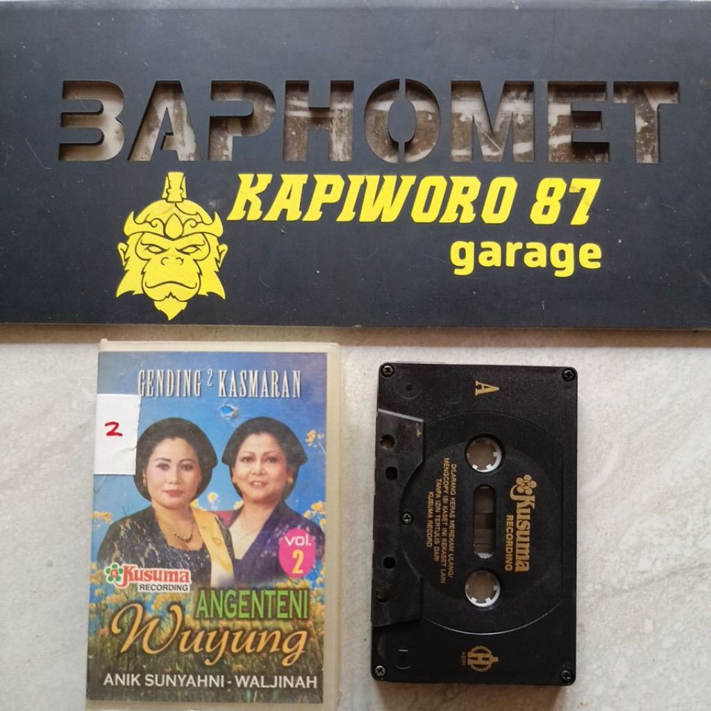 kaset pita,,ANIK SUNYAHNI-WALJINAH,,Gending2 Kasmaran
