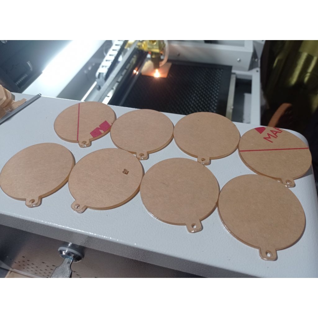 

Medali Akrilik Custom 6x6 cm Tebal 3mm