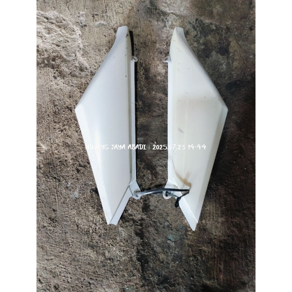 BODY HALUS BAGIAN KANAN KIRI VIXION NEW NVL/NVA SECOND ORIGINAL