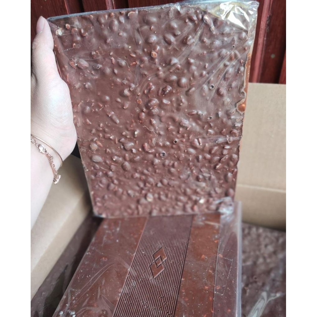 

Cokelat blok silverqueen full mede & almond