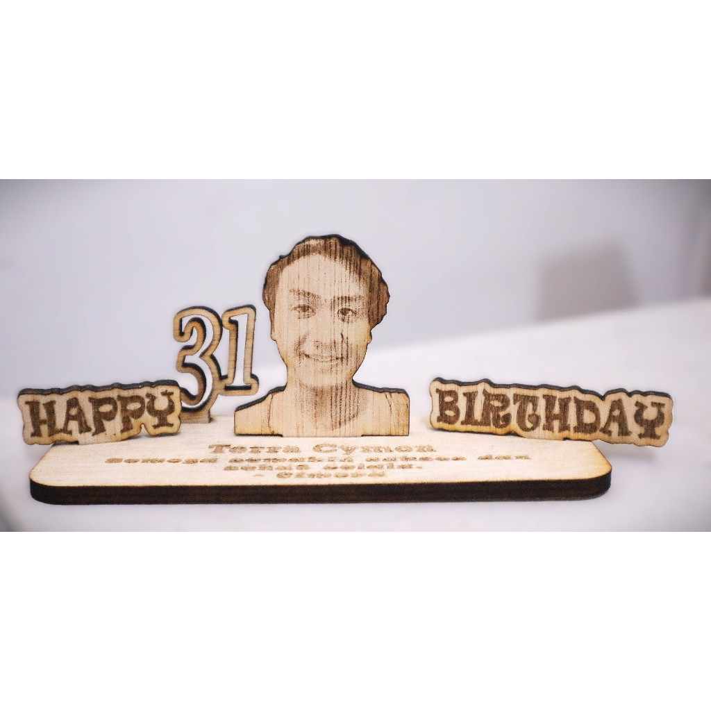 HB. Kado Ulang Tahun Unik Bahan Kayu Grafir Foto