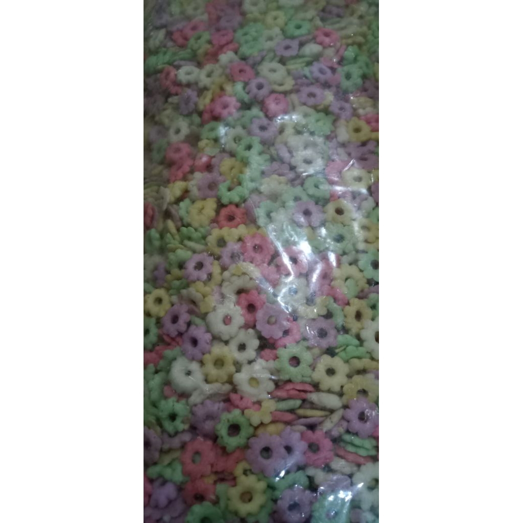 

SNACK SAKURA RIBUT AJISAN WARNA-WARNI 200 GRAM