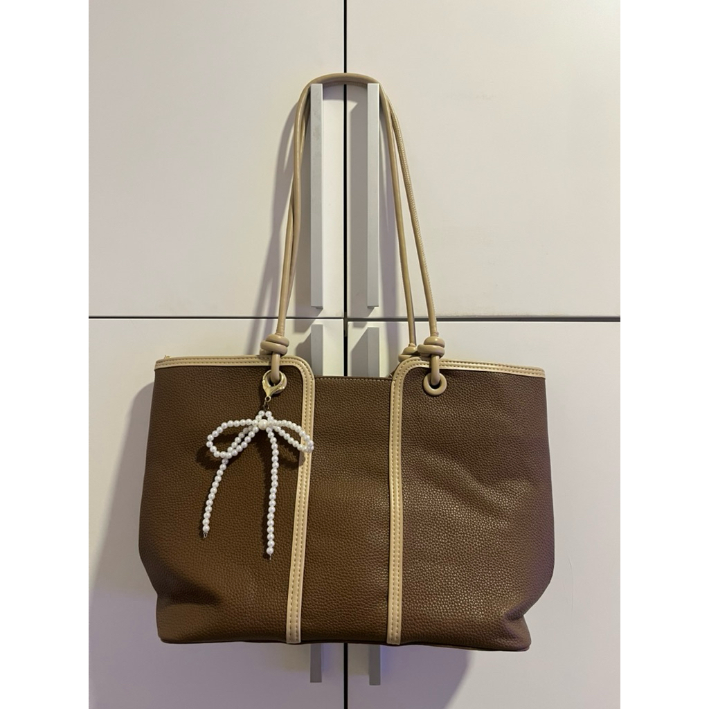 TOTE BAG CEWE - Bag Republic Bow Charm - TAS TOTE BAG