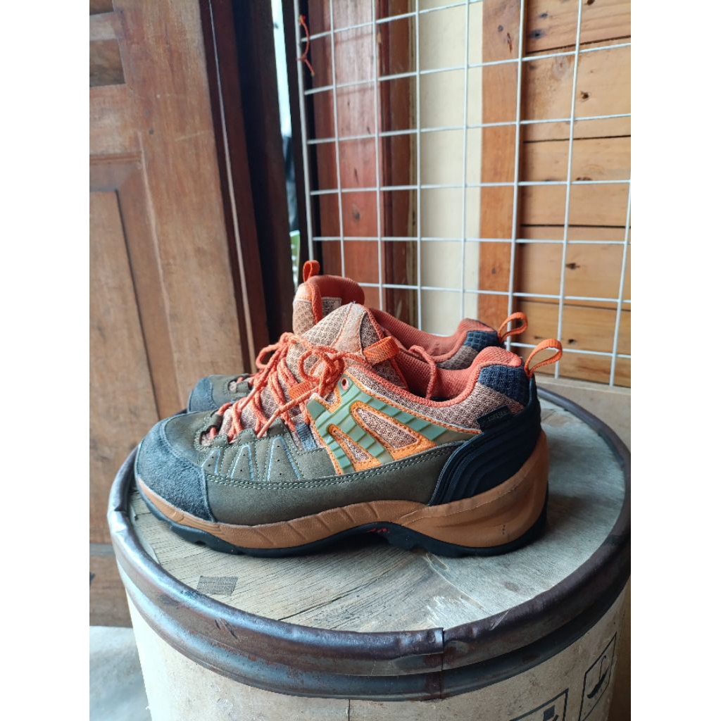 sepatu gunung second kolom sport size 38
