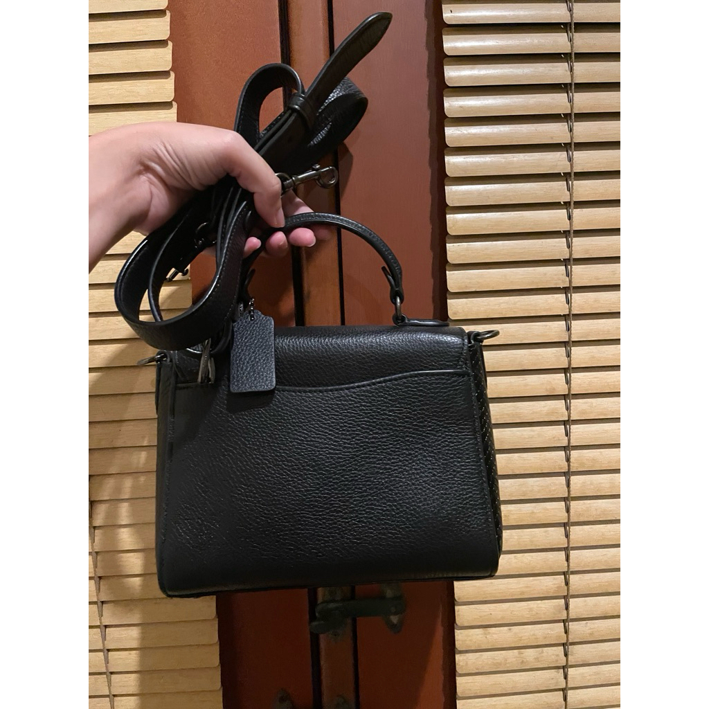 Harga nett— Preloved Coc Morgan Top handle black original