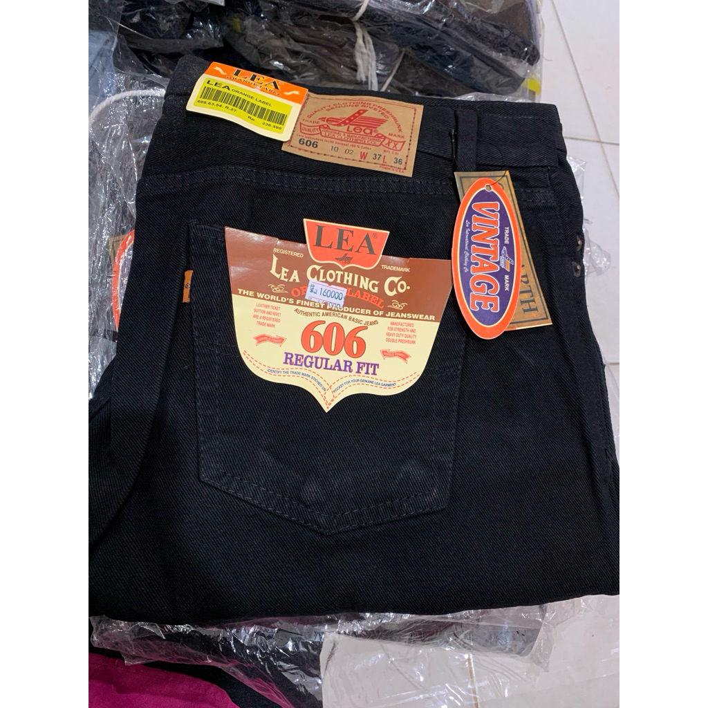 celana levis 606 regular fit Hitam