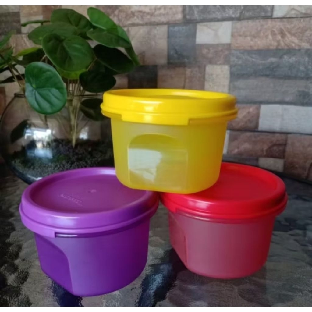 MM round Tupperware (1 pcs)