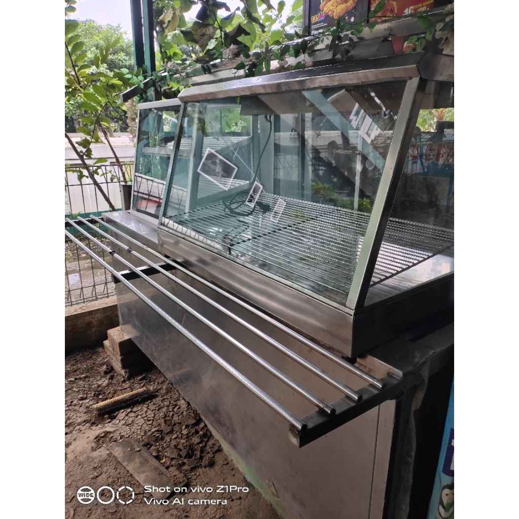 Etalase Jualan Fried Chicken Bekas