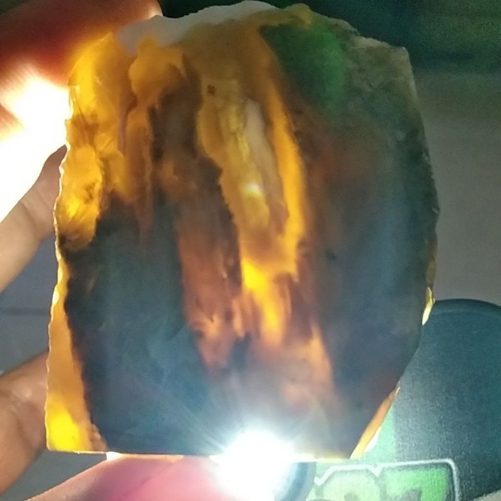 Batu fosil kayu crystal langka bisa menyala tespen