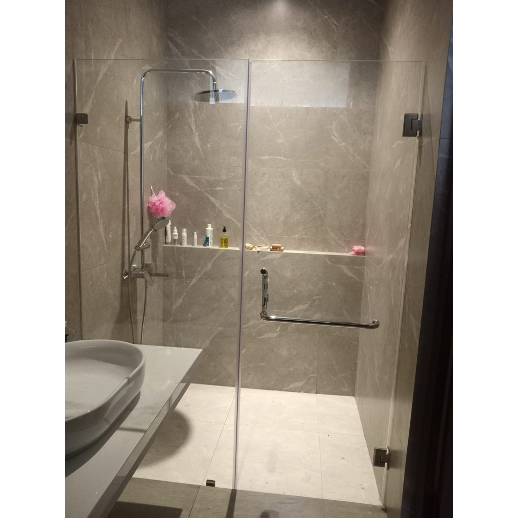 kaca sekat partisi pintu kamar mandi /  pintu kaca kamar mandi / partisi kamar mandi / kaca sekat ka