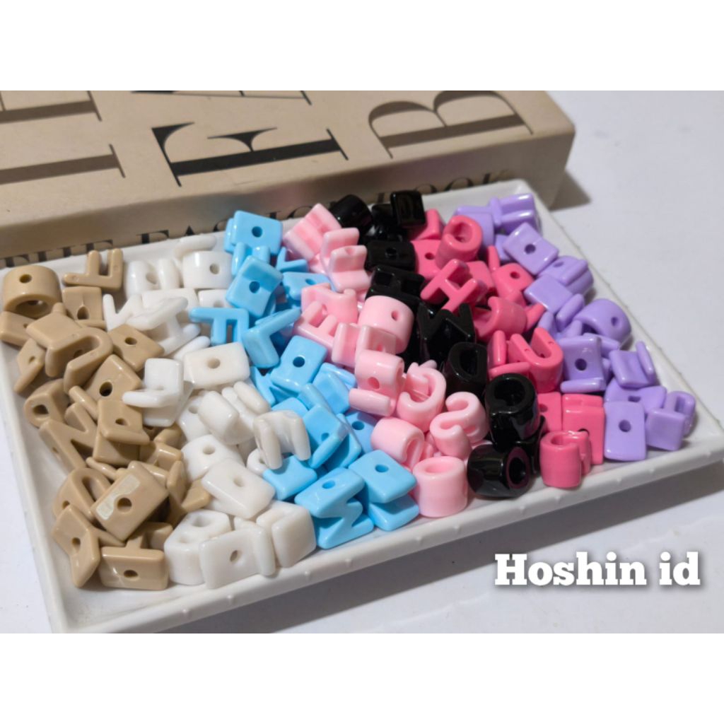 

manik huruf UK 1,2cm×1,8cm LB 3mm bebas pilih 1 pcs