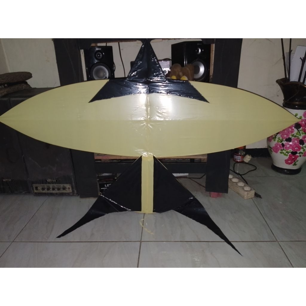 Layangan/layang-layang model manukan/burungan