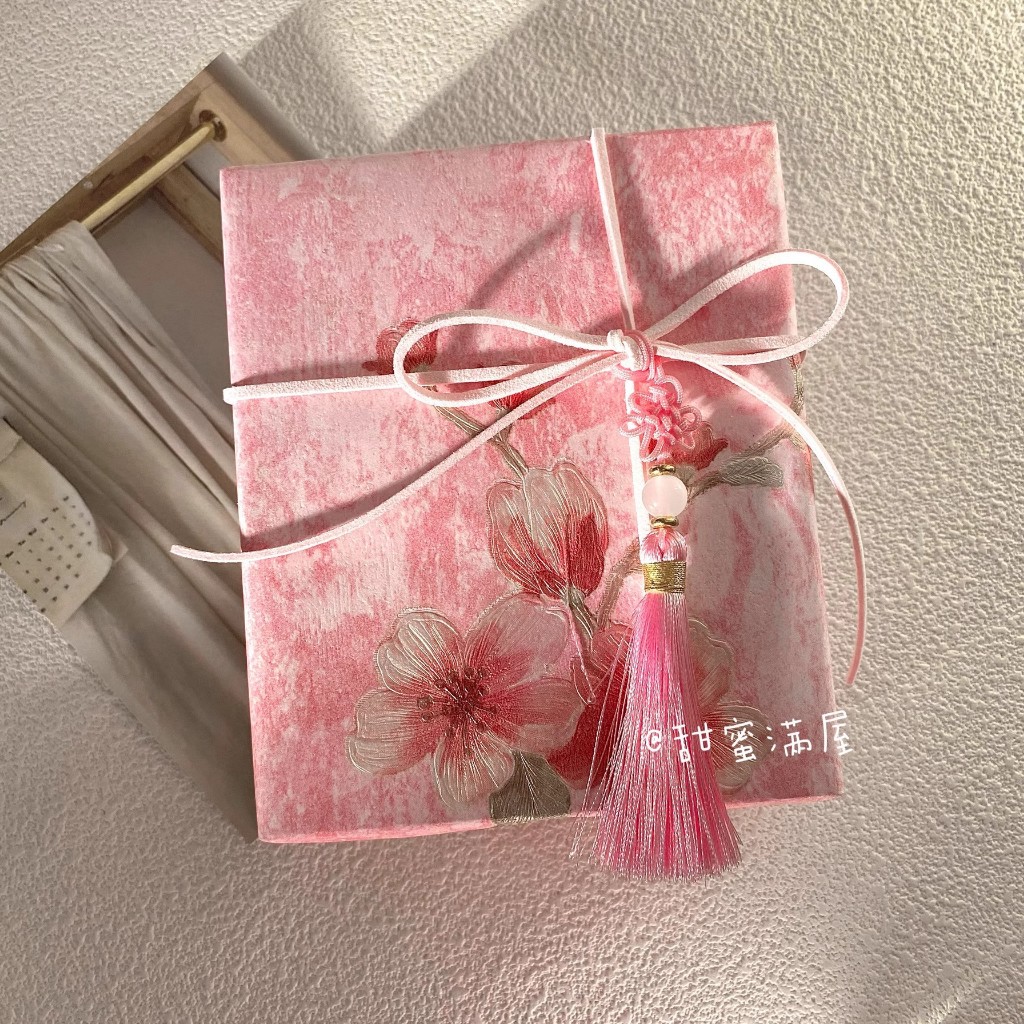 

XT713 - KOTAK SOUVENIR PERNIKAHAN MOTIF BUNGA MERAH - KOTAK HAMPERS WEDDING