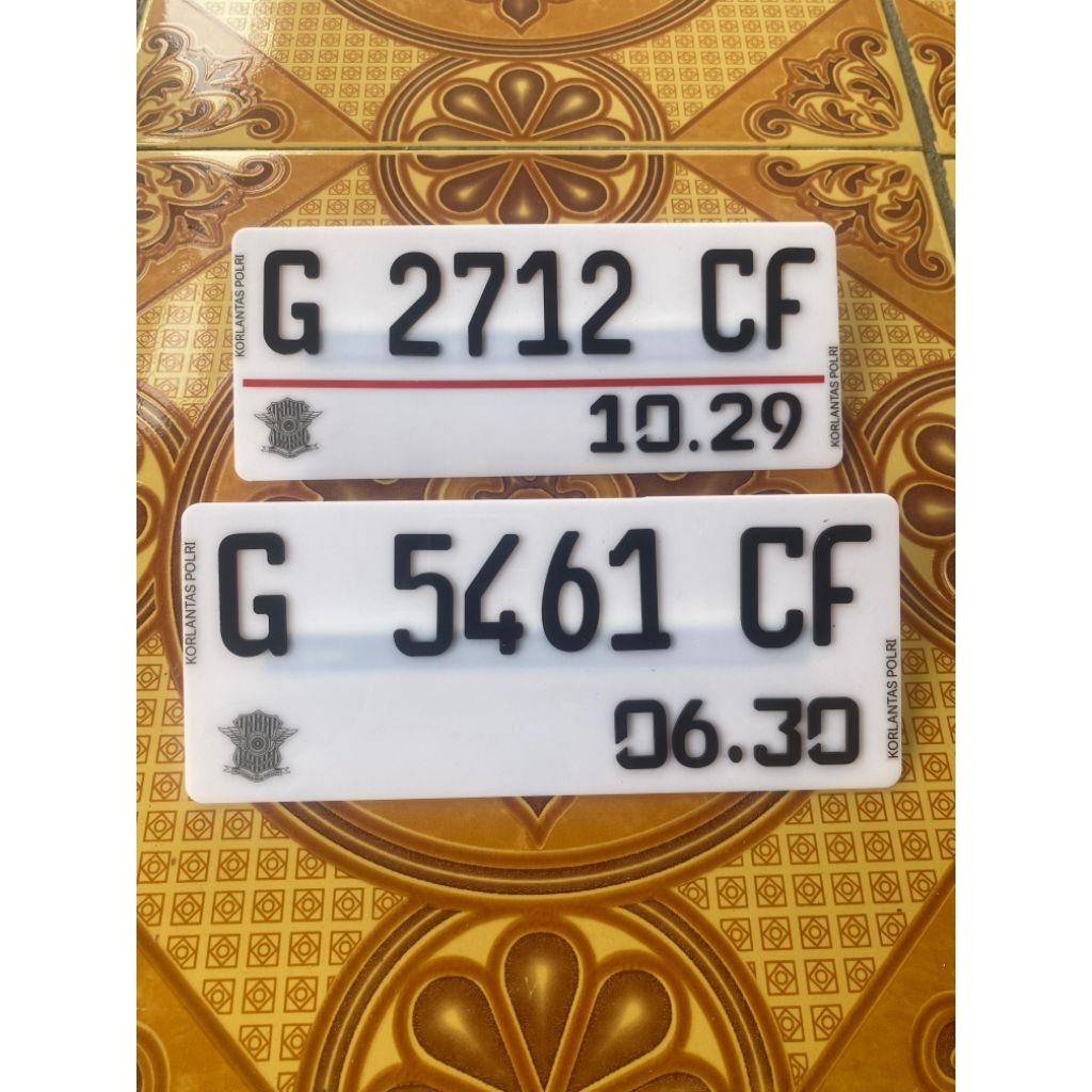 Plat akrilik motor huruf timbul