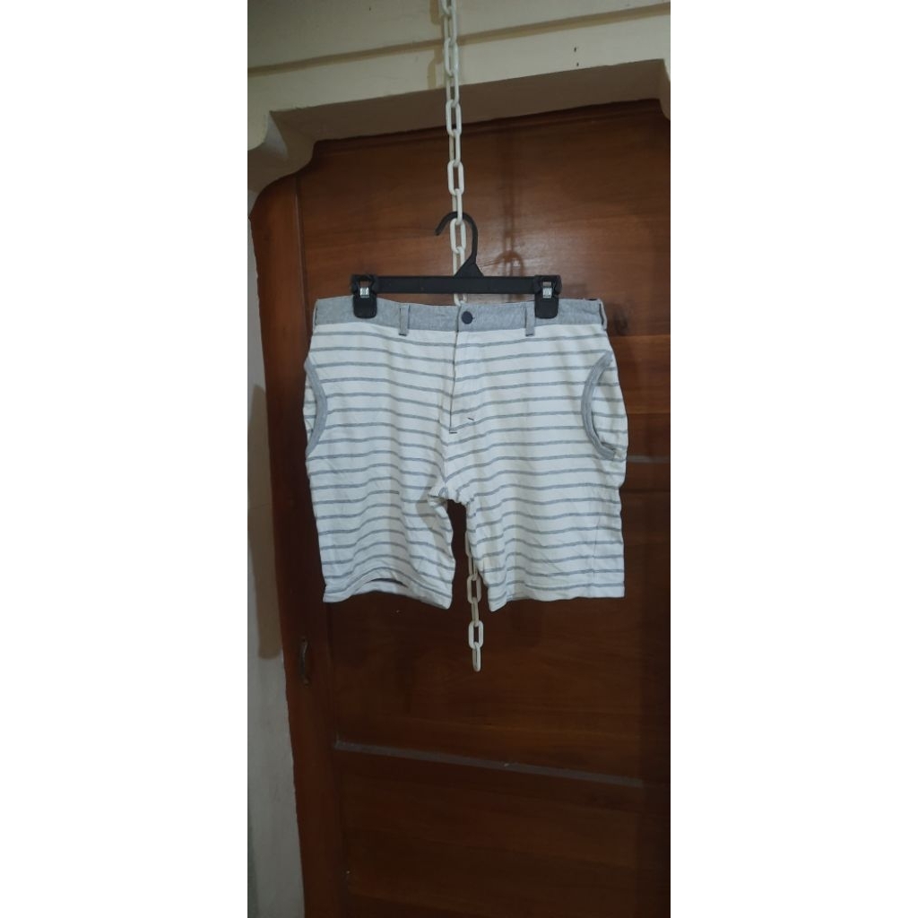 Celana Pendek Sense of Place