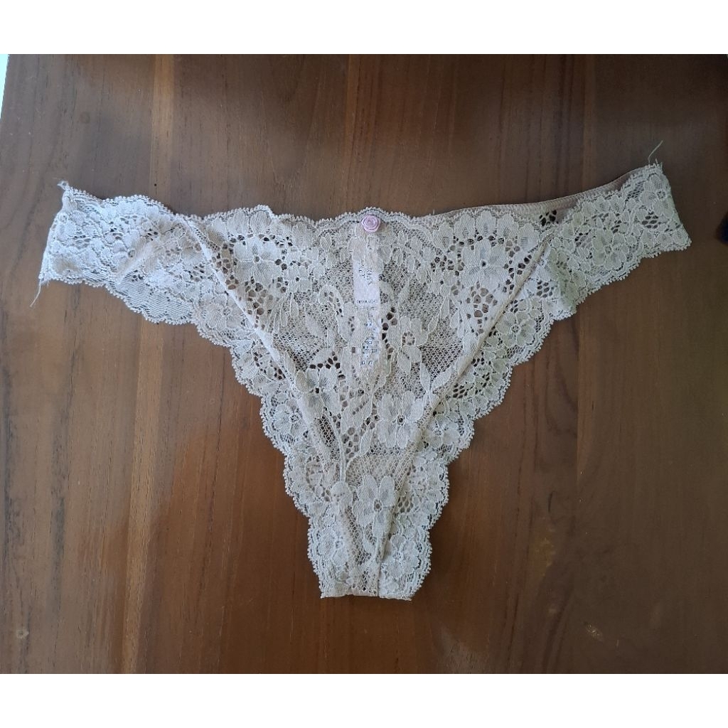 Celana dalam VS (Reject)