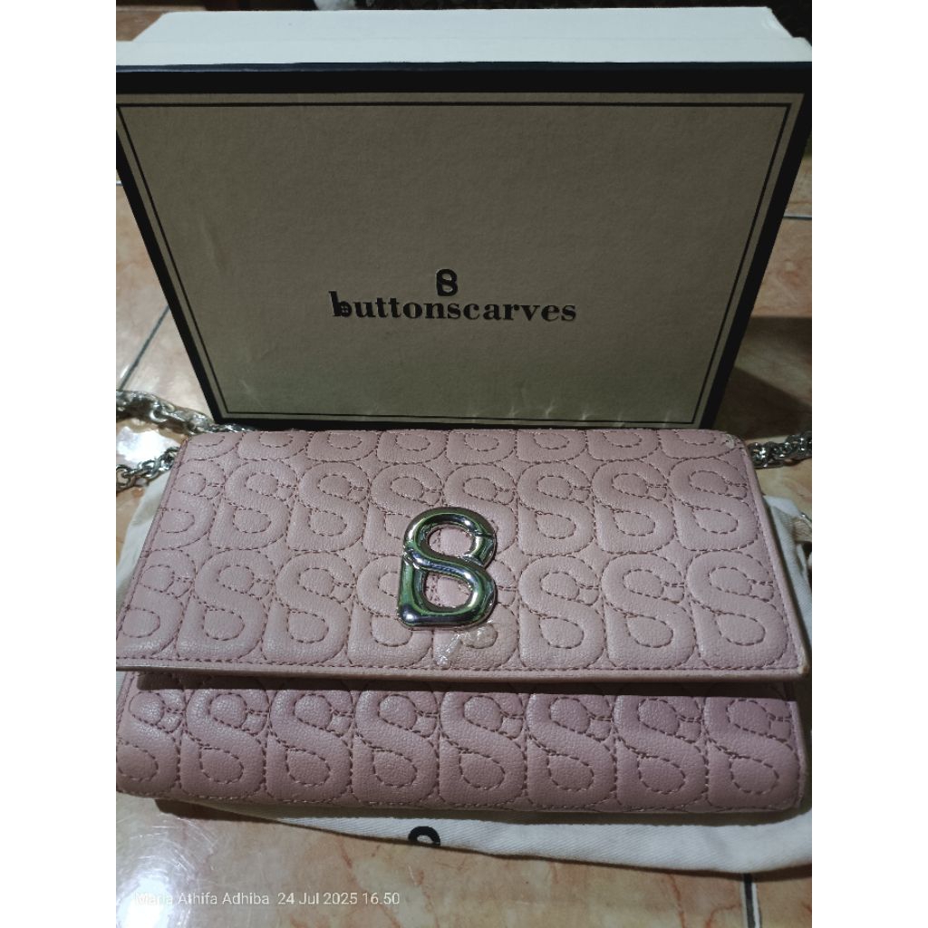 Preloved Buttonscarves Luna Wallet on Chain