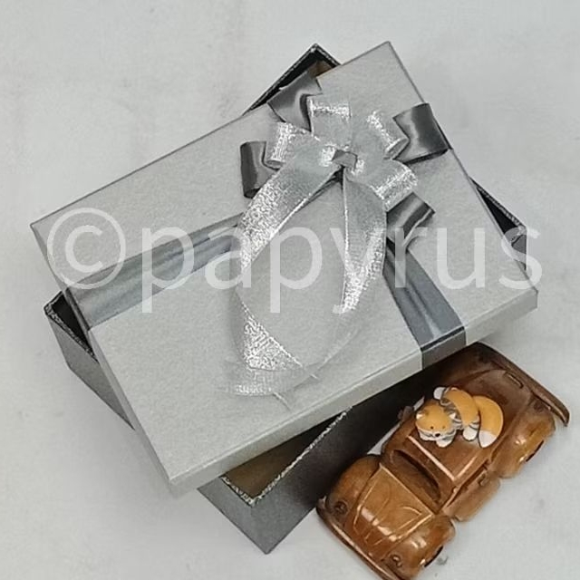 

PAPYRUS Kombinasi 15x20 Tinggi 5cm Kotak Kado Gift Box Hadiah V3