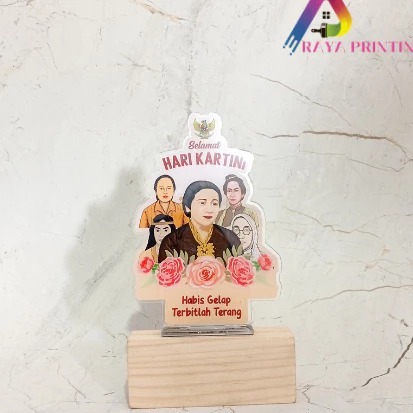 piala akrilik/piala hari kartini/figur akrilik kemerdekaan