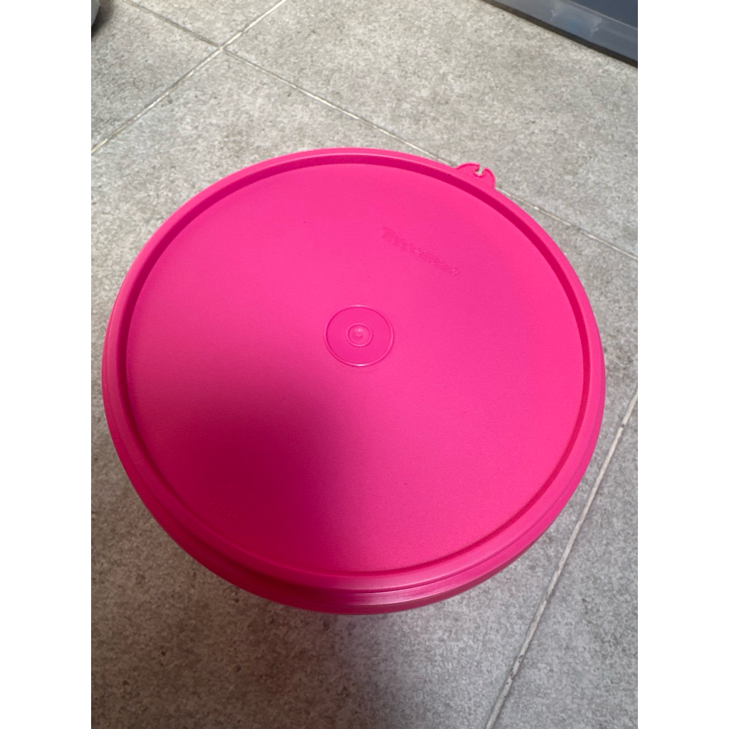 mangkok Tupperware tutup