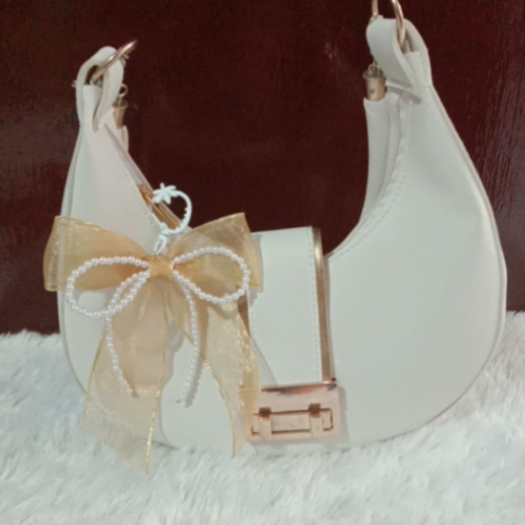 gantungan tas pita organdi / gantungan kunci tas pita mutiara / gantungan tas mutiara / gantungan ku